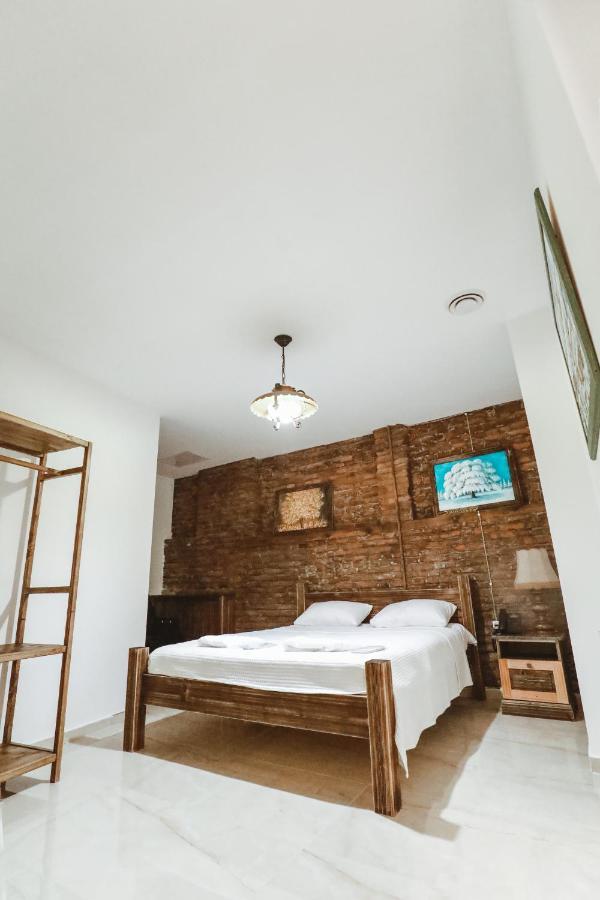 Hotel Verdzi Kutaisi Esterno foto