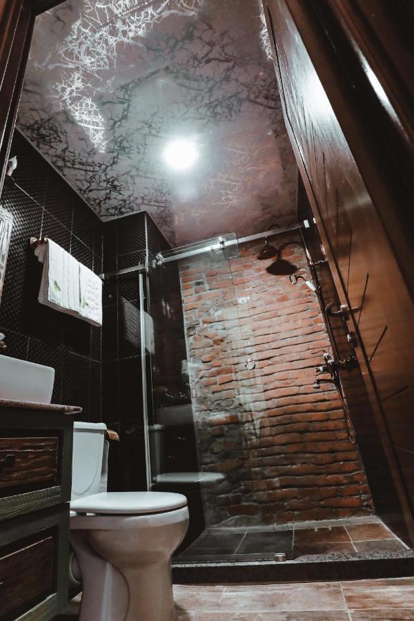 Hotel Verdzi Kutaisi Esterno foto